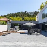 מלון Neka Village 3*
