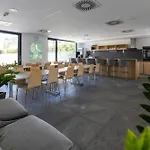 מלון Neka Village Balatonboglár