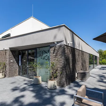 فندق Neka Village 3*