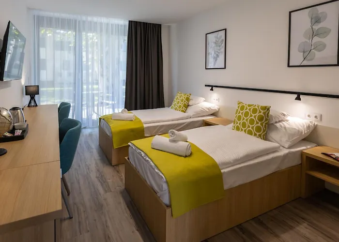 מלון Neka Village 3*